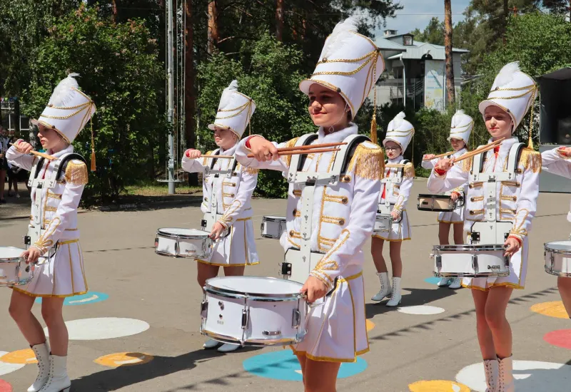 Марширующий оркестр