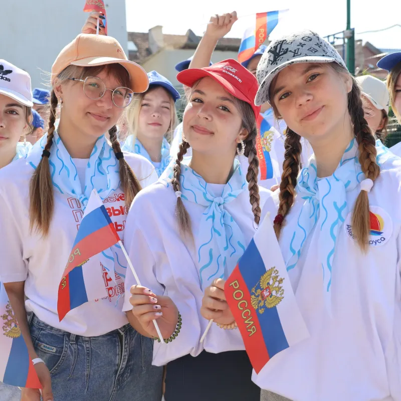 Стартовал прием школьников с соматическими заболеваниями во Всероссийский детский центр «Алые паруса» на десятую тематическую смену «Траектория успеха» в Евпатории (Крым)