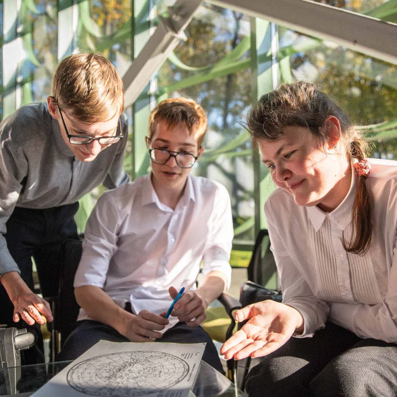В Образовательном центре «Вега» в парке «Швейцария» стартовала серия мероприятий, посвящённых Всероссийскому дню физики!
