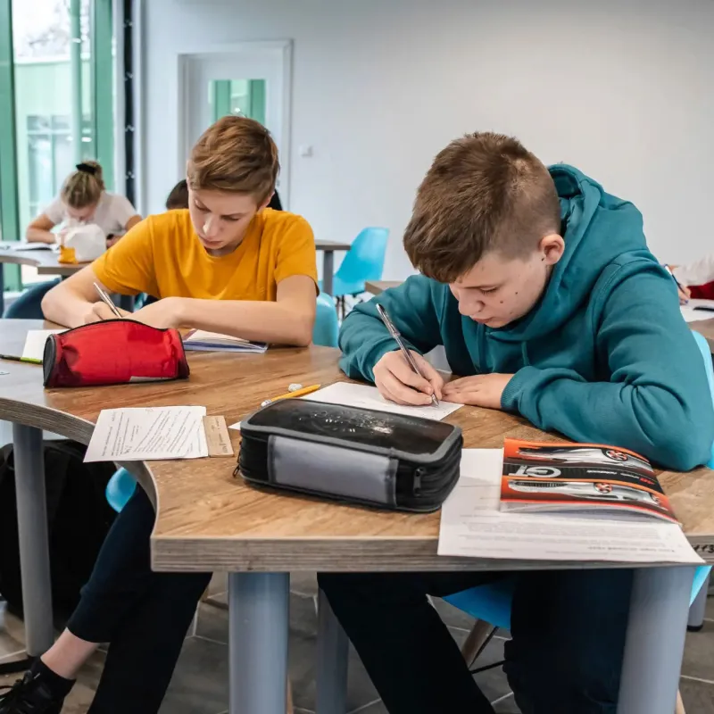 Олимпиадная математика — вживую: в «Веге» проходят очные занятия по программе «Сириуса»